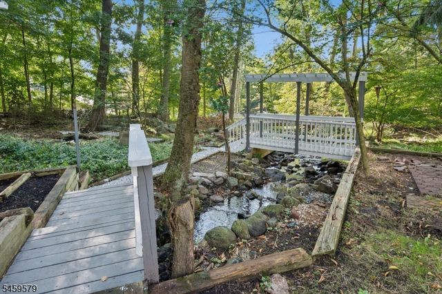 193 Monroe Trl, Hopatcong Boro, NJ 07843