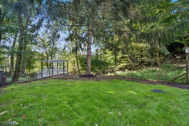 193 Monroe Trl, Hopatcong Boro, NJ 07843