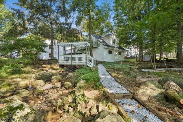 193 Monroe Trl, Hopatcong Boro, NJ 07843