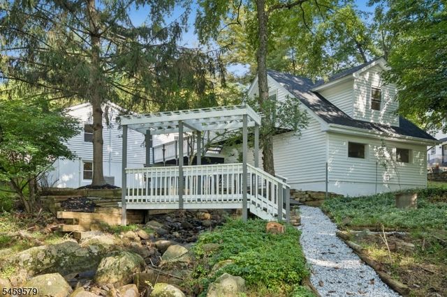 193 Monroe Trl, Hopatcong Boro, NJ 07843