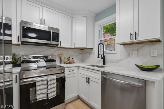 193 Monroe Trl, Hopatcong Boro, NJ 07843