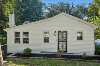 193 Monroe Trl, Hopatcong Boro, NJ 07843