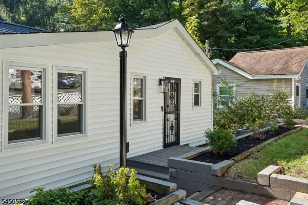 193 Monroe Trl, Hopatcong Boro, NJ 07843 — photo 3