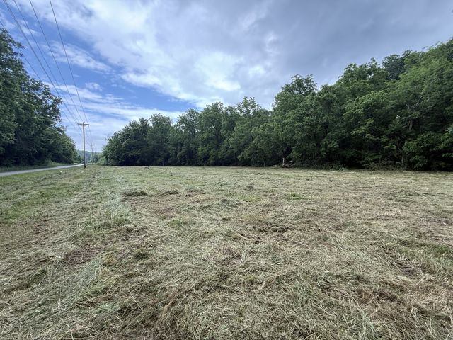3324 Old Highway 31 E, Westmoreland, TN 37186