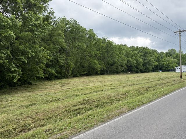 3324 Old Highway 31 E, Westmoreland, TN 37186