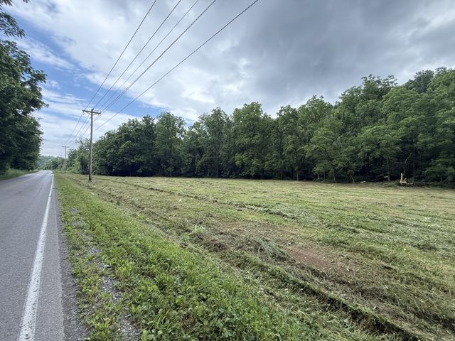 3324 Old Highway 31 E, Westmoreland, TN 37186