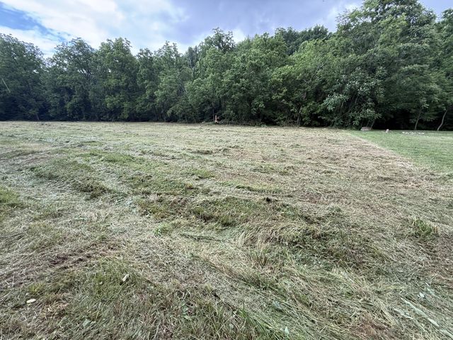 3324 Old Highway 31 E, Westmoreland, TN 37186