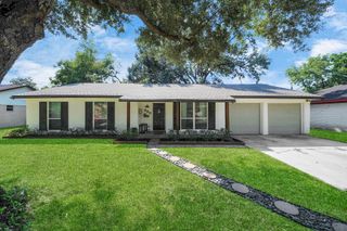 330 Hurstgreen Lane, Alvin, TX 77511