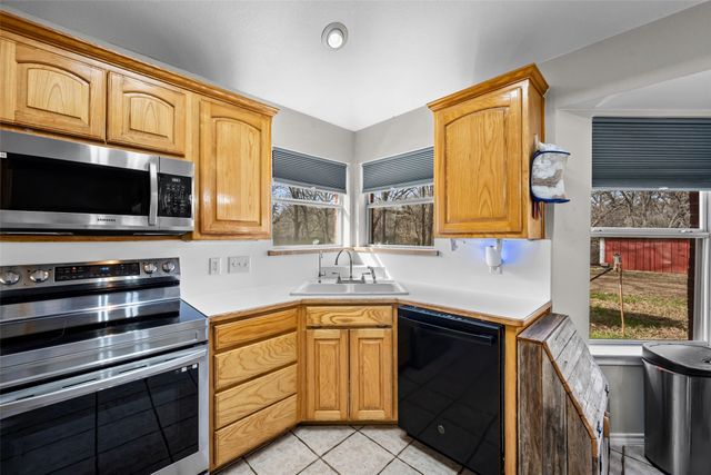 7698 Fm 920, Poolville, TX 76487