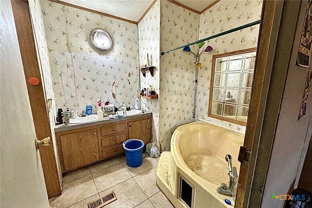 1255 Mt Pleasant Road, Kingsbury, TX 78638
