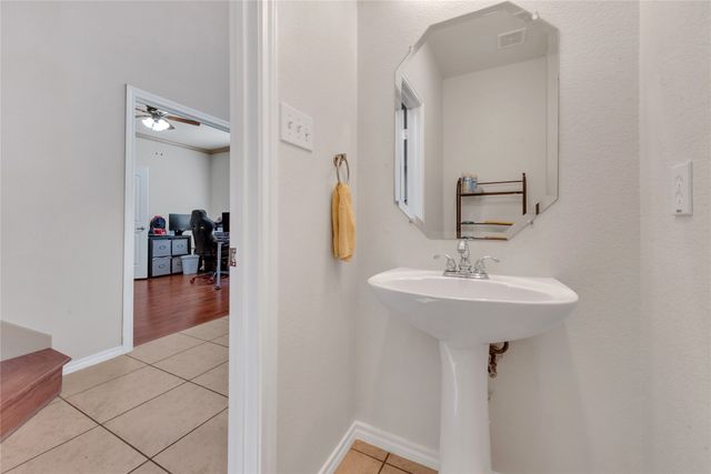 509 Flintwood Lane, Arlington, TX 76002