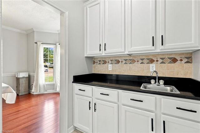 6215 High View Road, Greensboro, NC 27410