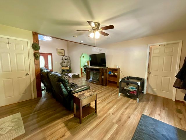 67 Pine Mountain Road, Campton, KY 41301