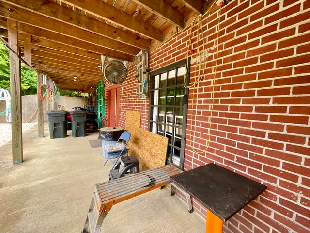 67 Pine Mountain Road, Campton, KY 41301