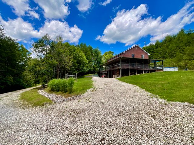 67 Pine Mountain Road, Campton, KY 41301