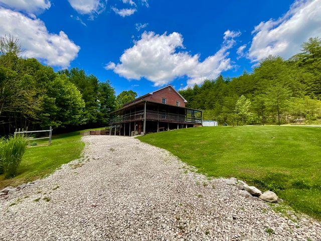 67 Pine Mountain Road, Campton, KY 41301