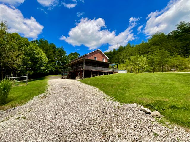 67 Pine Mountain Road, Campton, KY 41301