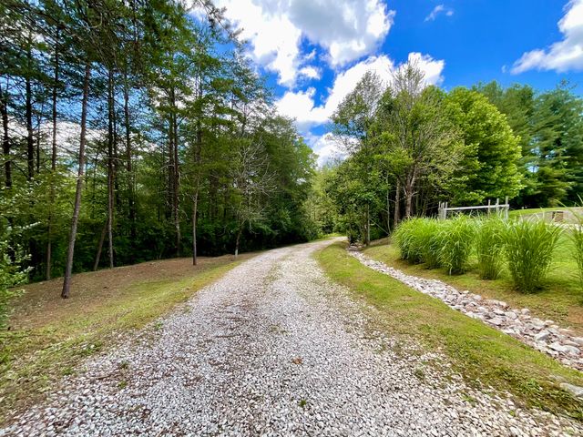 67 Pine Mountain Road, Campton, KY 41301