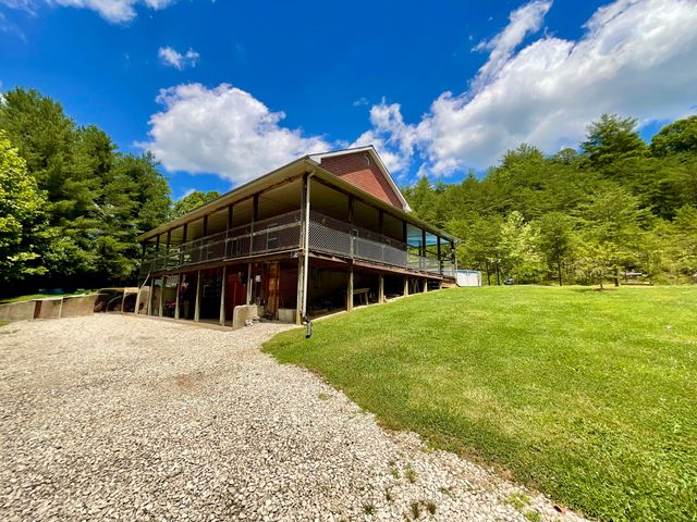 67 Pine Mountain Road, Campton, KY 41301