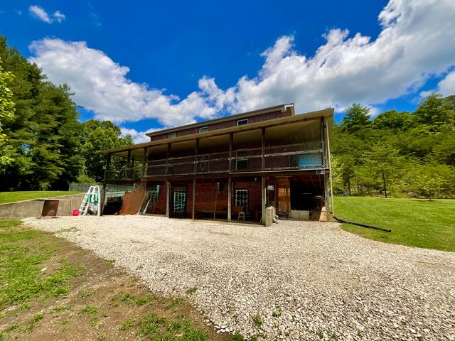 67 Pine Mountain Road, Campton, KY 41301