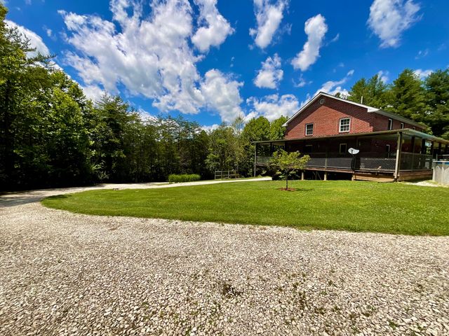 67 Pine Mountain Road, Campton, KY 41301