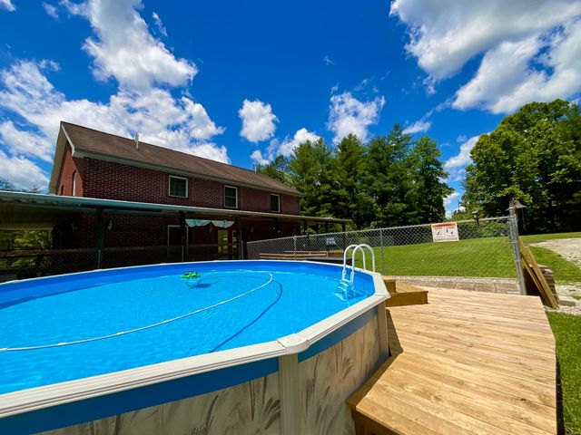 67 Pine Mountain Road, Campton, KY 41301