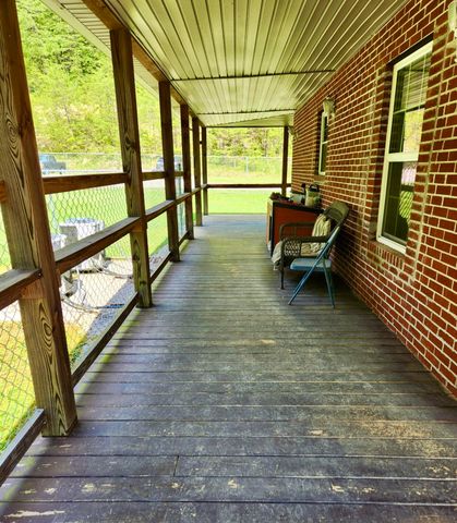 67 Pine Mountain Road, Campton, KY 41301