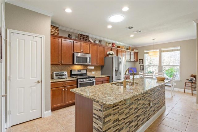 208 Bear Creek LN, Georgetown, TX 78633