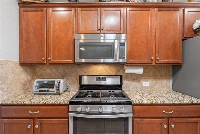 208 Bear Creek LN, Georgetown, TX 78633