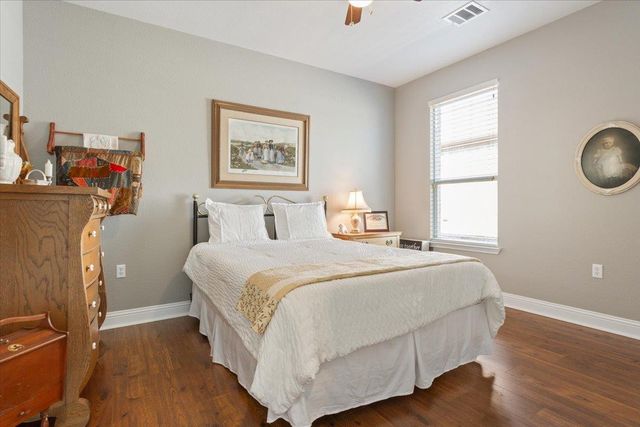 208 Bear Creek LN, Georgetown, TX 78633