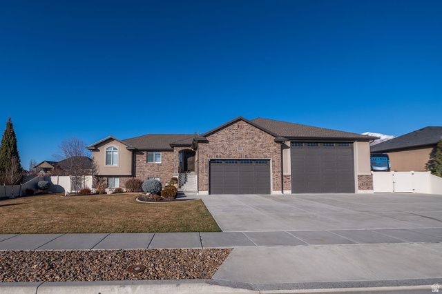 2624 W 2225 N, Farr West, UT 84404