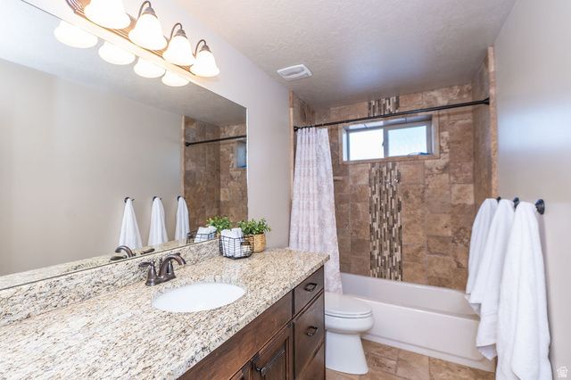 2624 W 2225 N, Farr West, UT 84404