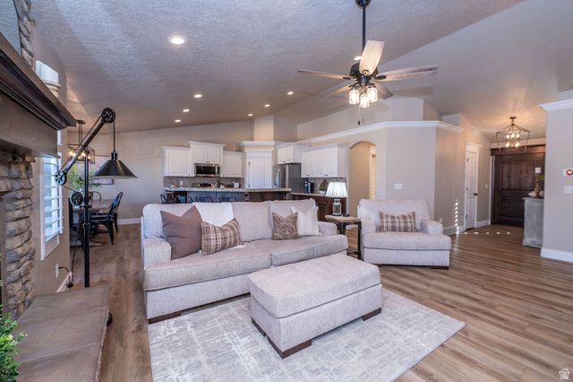 2624 W 2225 N, Farr West, UT 84404