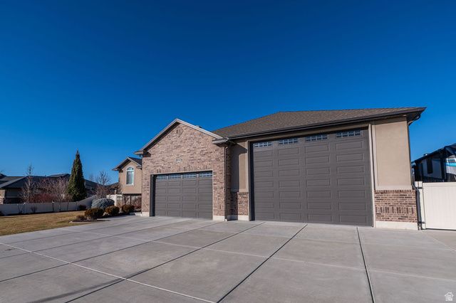 2624 W 2225 N, Farr West, UT 84404