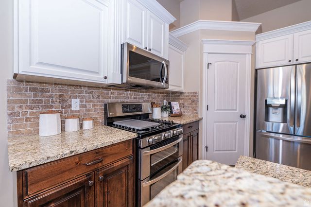 2624 W 2225 N, Farr West, UT 84404