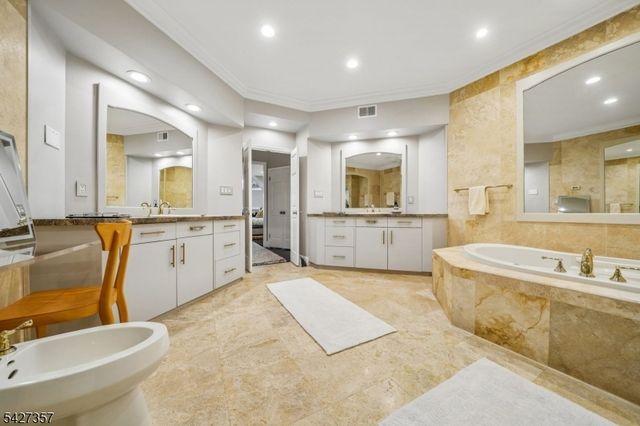3 Kips Ridge C0003, Montclair Twp., NJ 07042