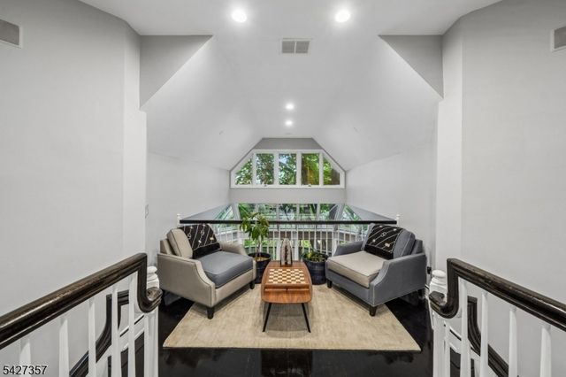 3 Kips Ridge C0003, Montclair Twp., NJ 07042