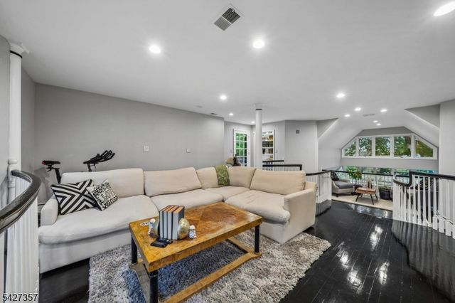 3 Kips Ridge C0003, Montclair Twp., NJ 07042