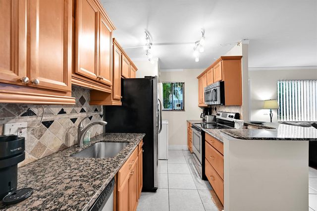 522 Trace Circle 102, Deerfield Beach, FL 33441
