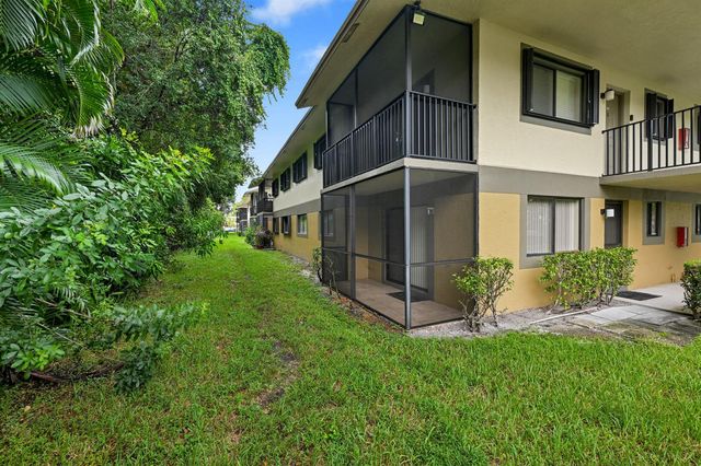 522 Trace Circle 102, Deerfield Beach, FL 33441