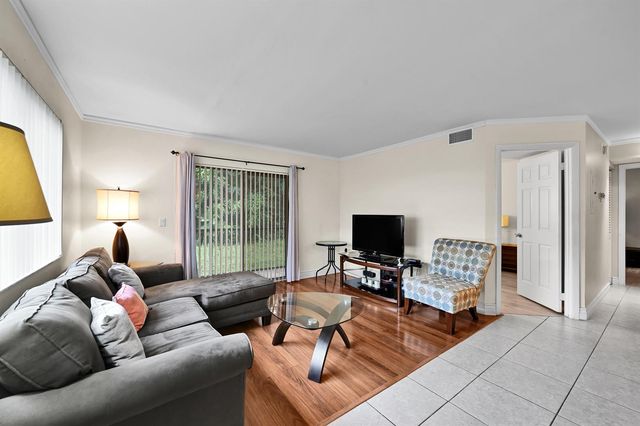 522 Trace Circle 102, Deerfield Beach, FL 33441