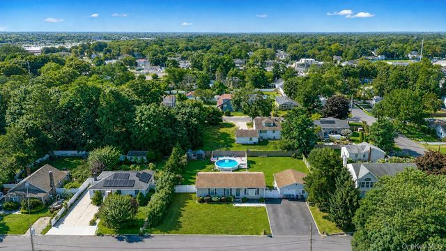 28 Mapleton Avenue, Farmingville, NY 11738