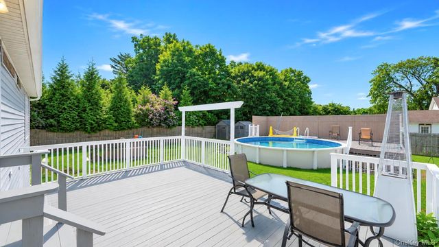 28 Mapleton Avenue, Farmingville, NY 11738