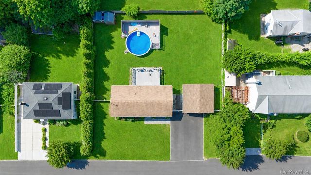 28 Mapleton Avenue, Farmingville, NY 11738