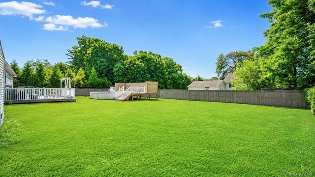 28 Mapleton Avenue, Farmingville, NY 11738