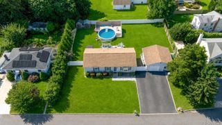 28 Mapleton Avenue, Farmingville, NY 11738