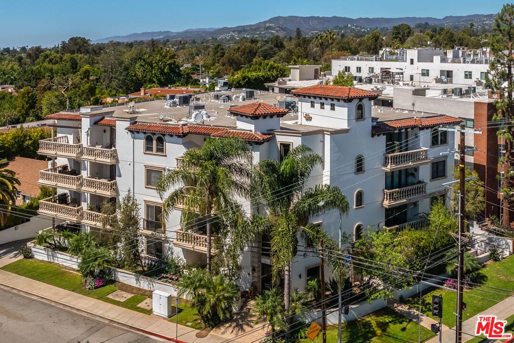11715 Chenault Street 204, Los Angeles, CA 90049 — photo 4