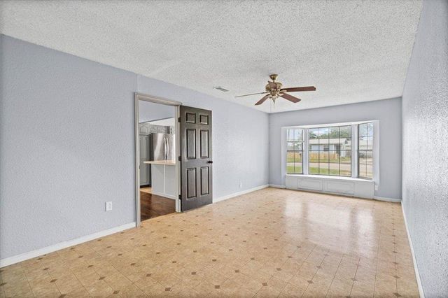 650 W Austin RD, Luling, TX 78648