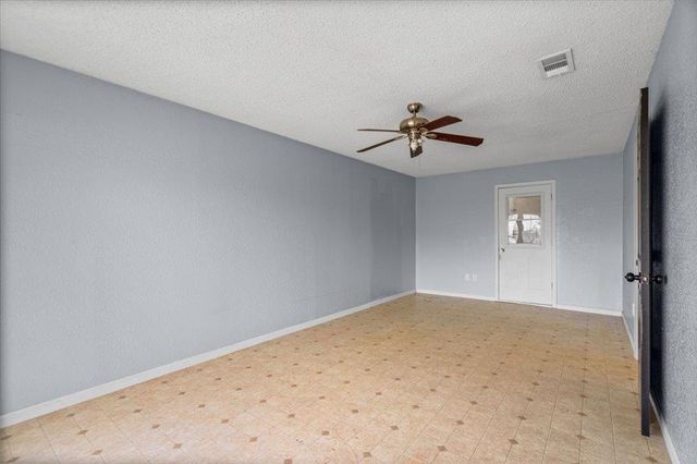 650 W Austin RD, Luling, TX 78648