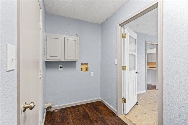 650 W Austin RD, Luling, TX 78648